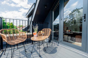 Superb Top Floor 1-Bedroom Flat With Charming Two Balconies